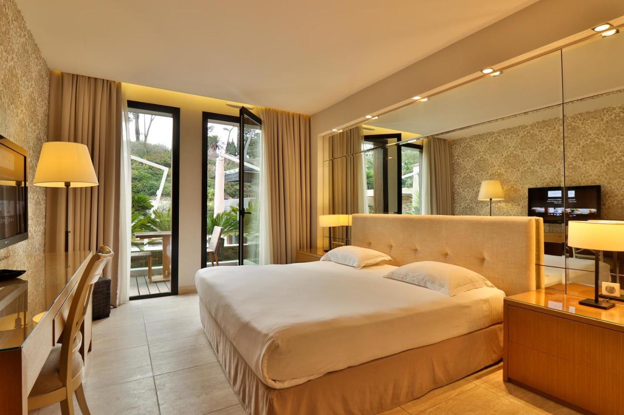 Chambre Double Supérieure - Vue sur Piscine